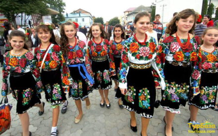 святкові тури