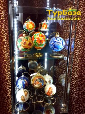 Екскурсія на фабрику ялинкових прикрас