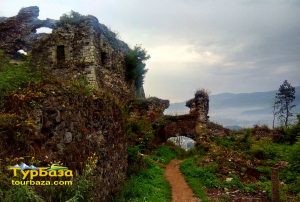 тур в Закарпаття з Києва на вихідні - замок Хуст, Закарпаття
